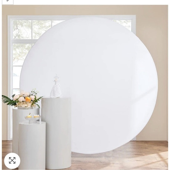 White & Black 7.5 ft Circular Backdrop - Picture 1 of 2